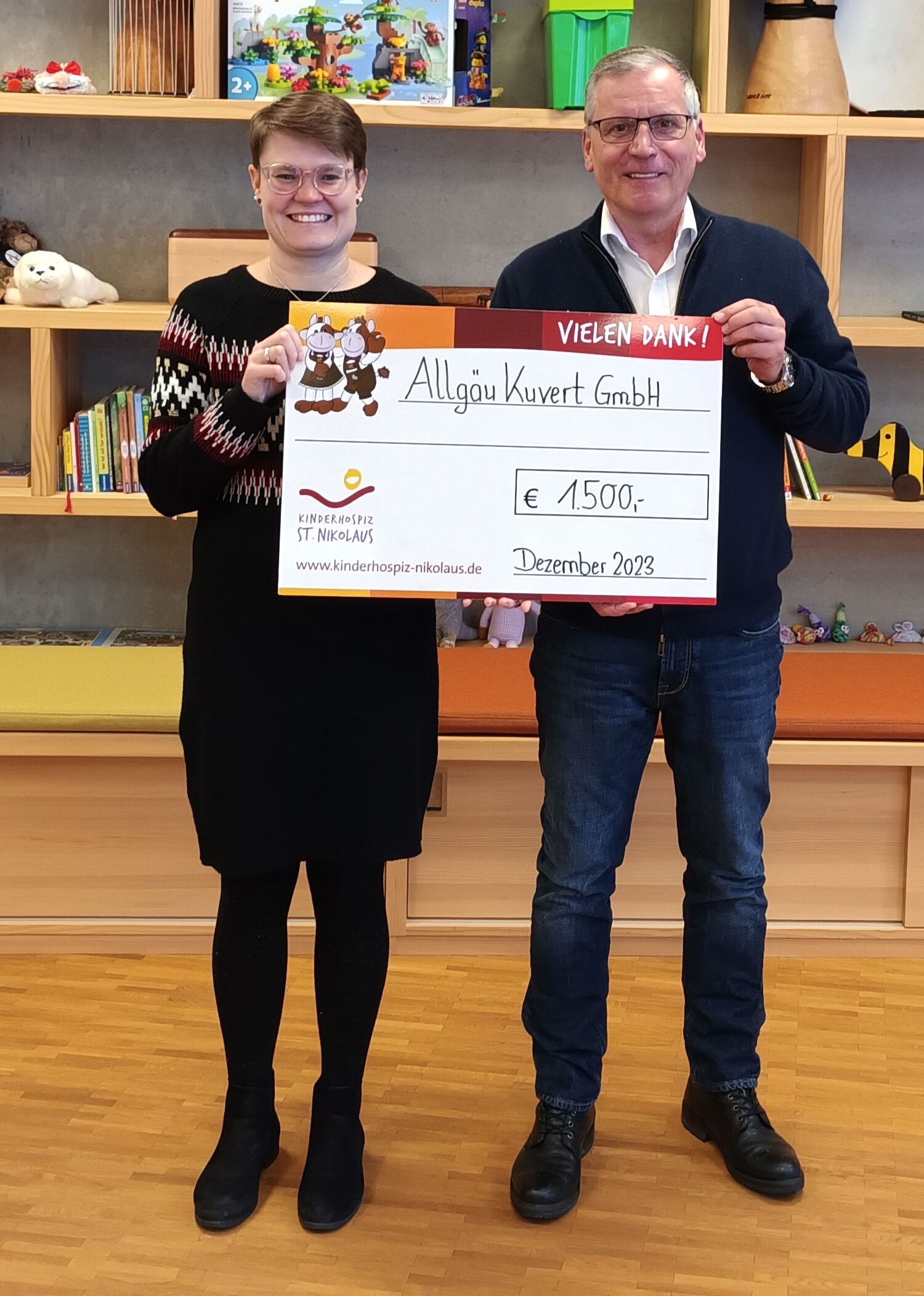 Allgäu Kuvert GmbH spendet 1500 Euro an das Kinderhospiz St. Nikolaus